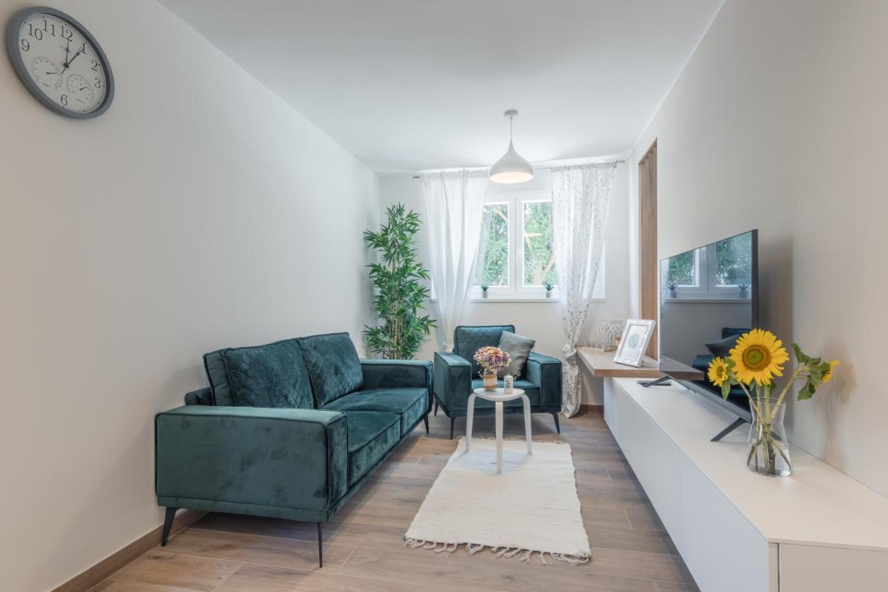 Apartment Norah With Private Parking Pula Exteriör bild